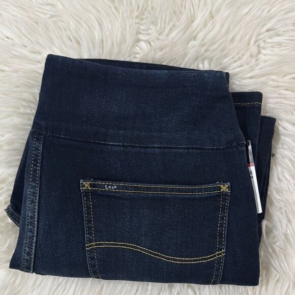 Lee Blue Capri Sculpting Denim Size 6 or Medium .NWOT - Picture 9 of 9